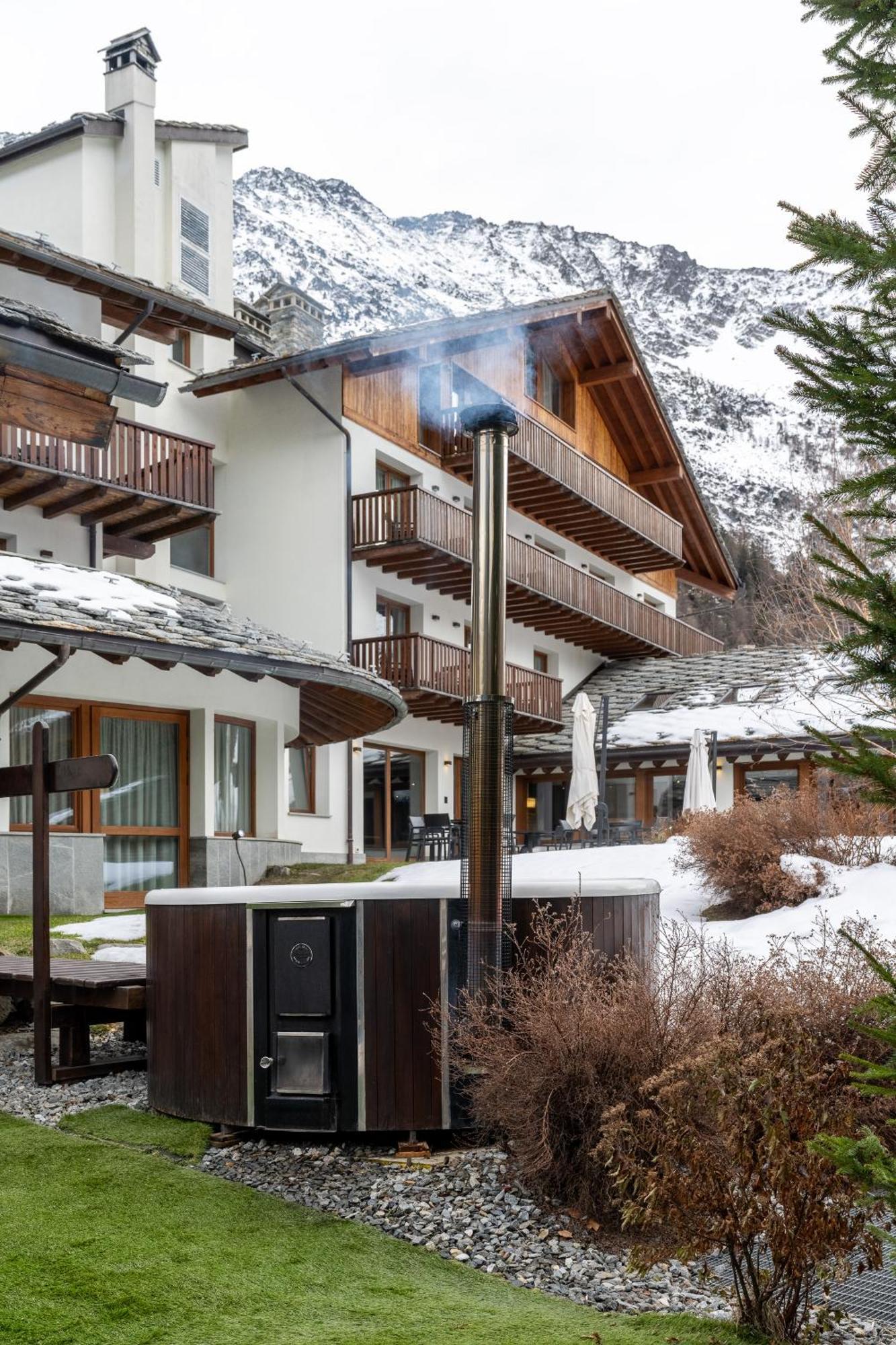 Montana Lodge & Spa, By R Collection Hotels Ла Туил Екстериор снимка